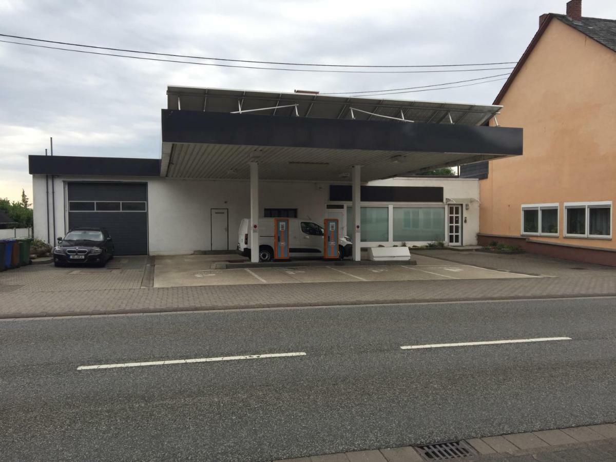 Alte Tankstelle Apartment Strassenhaus